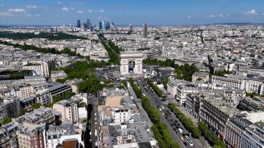 Fransa 'nın Paris Adası' nda Zafer Takı. Fransa 'nın Paris başkenti Avrupa' nın havadan görünüşü. İş Bulutları Gökyüzü Şehir Merkezi. Özgeçmişleri meşhurdur. Fransa 'nın Paris Adası.