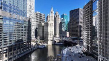 Chicago Skyline, Chicago Illinois Birleşik Devletleri. İnanılmaz Skysraper 'lar ve caddedeki trafik yukarıdan izleniyor. Şehir merkezinde Gökyüzü Bulutları. Şehir merkezinin dışında. Ünlü. Chicago Illinois.