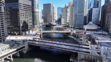 Chicago Riverwalk, Chicago Illinois Birleşik Devletleri. Şehir Skyline Modern ve Geleneksel Mimariyi Gösteriyor. İş Bulutları Gökyüzü Şehir Merkezi. Panoramik Şehir. Chicago Illinois.
