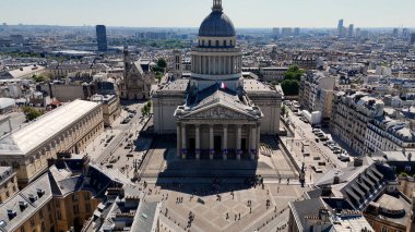 Fransa 'nın Paris' teki Pantheon 'u. Geniş Şehir Yayılmasına Bakan Tarihi Gökdelen. Şehir Gökyüzü Arkaplanı Kentsel. Şehrin yukarısında. Fransa ile Paris.
