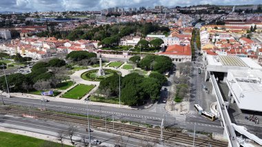 Lizbon 'daki Belem Sarayı. Göz kamaştırıcı Kamu Yönetimi Ofisleri Yukarıdan Bakıldı. Metropolitan Skyline Binaları Güzel. Bina Mimarlık Şirketi. Lizbon Portekiz.