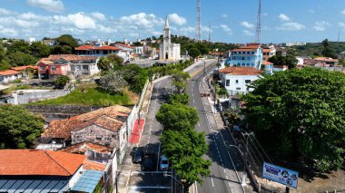 Aracaju Sergipe Brezilya 'daki Santo Antonio Kilisesi. Skyline 'a hükmeden kilise binasının havadan görünüşü. Altyapı Skyline Gökdelenleri çarpıcı. Altyapı Mimarlık Şirketi.