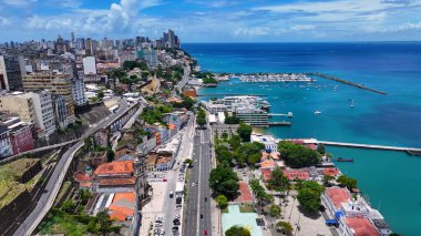 Salvador Skyline, Bahia Brezilya Salvador 'da. Plaj manzarası. All Saints Körfezi. Şehir merkezinde. Bahia Brezilya 'da Salvador Skyline. İnanılmaz Şehir Manzarası.