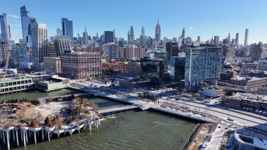 New York Skyline Manhattan 'da New York Birleşik Devletlerinde. Yukarıdan canlı bir şehrin telaş ve koşuşturmasını yakalamak. Metropol Manzarası Panoramik Şehir Manzarası Güzel. Kentsel Panoramik Şehir Görünümü.