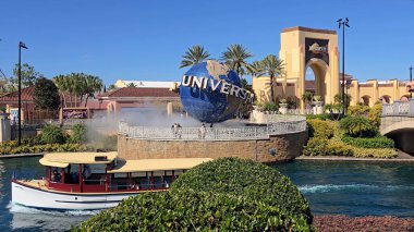 Orlando Florida Birleşik Devletleri 'ndeki Universal Orlando. Ünlü Lunaparkın nefes kesici hava manzarası. Şehir Gökyüzü Arkaplanı Kentsel. Şehrin yukarısında. Orlando Florida.