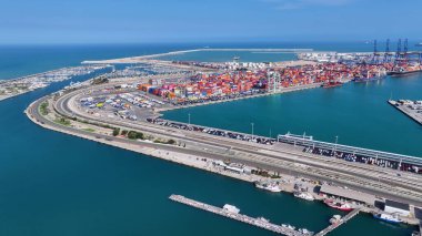Valencia İspanya 'da Valencia Skyline. Bereketli bir tropikal sahil manzarasının nefes kesici görüntüsü. Terk edilmiş Skyline Sezon Arzusu. Liman Kıyısı Mevsimi. Valencia İspanya.