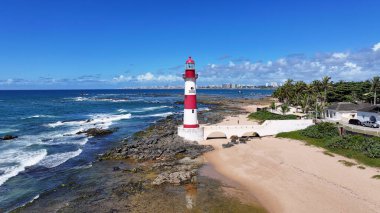 Salvador Skyline, Bahia Brezilya, Salvador 'da. Plaj manzarası. Itapua Deniz Feneri. Tropik Skyline. Bahia Brezilya 'da Salvador Skyline. Doğa Manzarası. Paradisiac Deniz Burnu. Brezilya Kuzeydoğu.