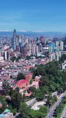 Kolombiya 'nın başkenti Bogota' da Bogota Skyline. Yüksek Binalar Peyzajı. Finans Bölgesi. Bogota, Kolombiya Bölgesi 'nde. Şehir merkezinde. Şehir Açık Hava.