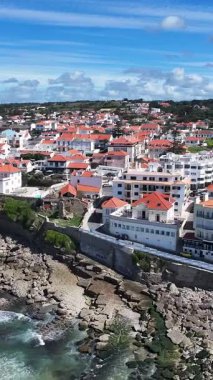 Portekiz 'in Lizbon bölgesindeki Sintra' da Apple Beach. Plaj manzarası. Turizm Tarihi Yer. Şehir manzarası sahnesi. Lizbon 'un Sintra bölgesindeki Apple Plajı.