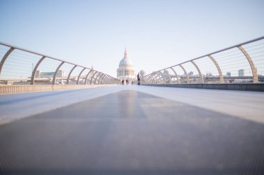 Milenyum Köprüsü 'nden St Pauls Katedrali