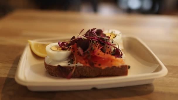 Boiled Eggs and Salad on a Slice of Bread For Lunch — Vídeo de Stock