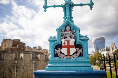 Tower Bridge 'den Londra Arma Armalı Mavi Lamba Manzarası