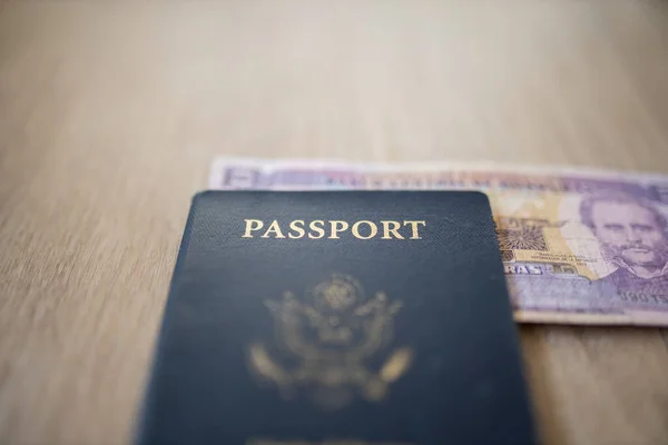 United States of America Passport with a Two Honduran Lempiras Bill Under it — Foto de Stock