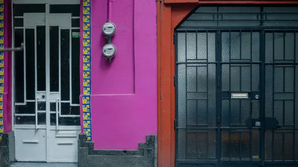 Duas casas coloridas do bairro de Coyoacan — Fotografia de Stock