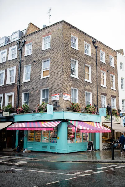 Colorful Vegan Sweets Store in a Red-brick Building — Fotografia de Stock