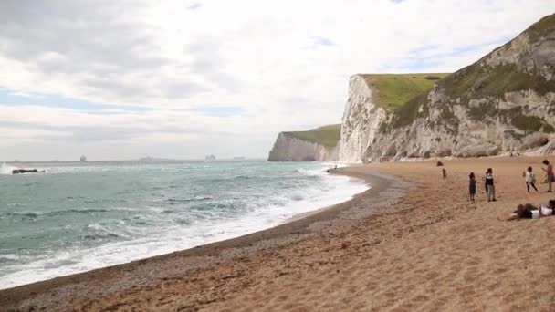 Astonishing View of The Jurassic Coast a Cloudy and Windy Day — ストック動画