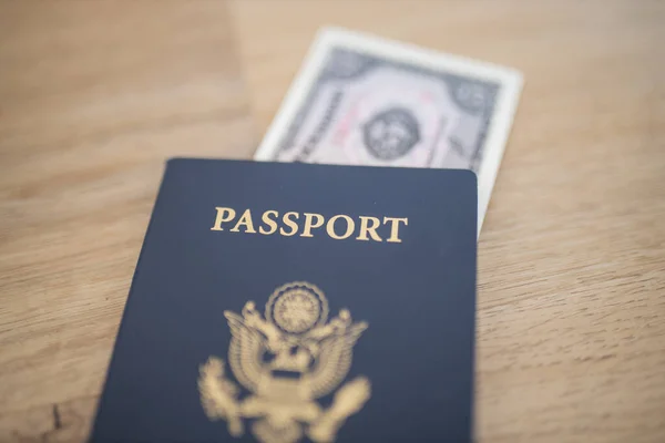 United States of America Passport with a Five Ecuadorian Sucres Bill Inside — Fotografia de Stock