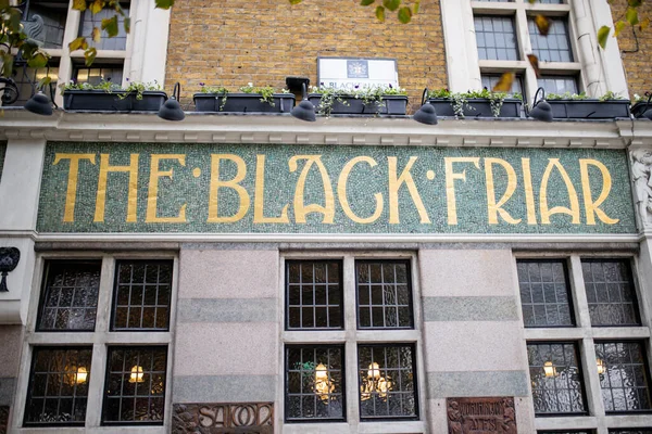 Signboard with golden letters on the wall of a pub and over three windows — Stock Fotó