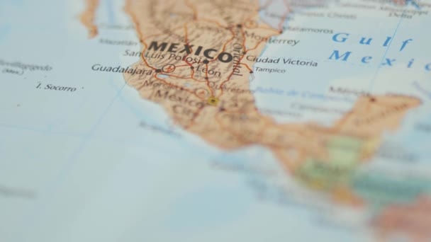 Ciudad de Guadalajara en un colorido y borroso mapa de México — Vídeo de stock