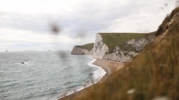 Astonishing View of The Jurassic Coast on a Cloudy and Windy Day — ストック動画