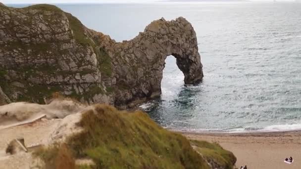 Astonishing View of The Durdle Door on a Cloudy and Windy Day — ストック動画