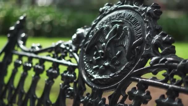 Mexican Coat of Arms on a Classic Metal Bench at the Alameda Central — Αρχείο Βίντεο