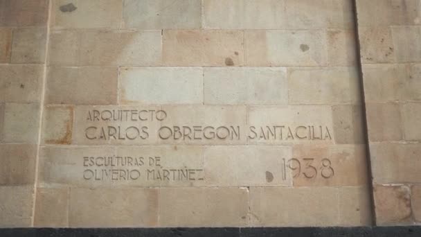Architekt Carlos Obregon Santacilia und die Skulpturen von Oliverio Martinez 1938 — Stockvideo