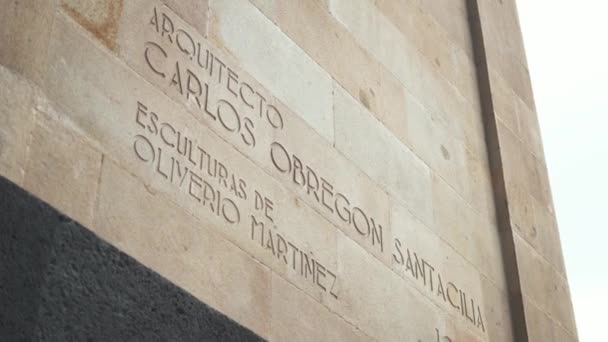 Архітектор Карлос Обрегон Сантацилія і скульптури Оліверіо Мартінес 1938 року. — стокове відео