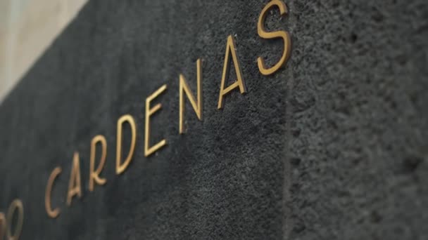 Antiguo Presidente Mexicano Lázaro Cárdenas Nombre Sobre Su Entrada de Cripta — Vídeo de stock