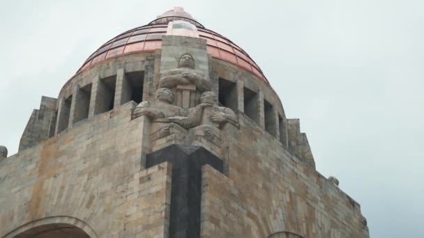 墨西哥城革命纪念碑的雕像（英文） — 图库视频影像
