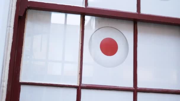 Red dot and white circle on a white closed window — Stock Video