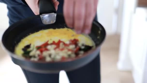 Mushroom, tomato and cheese omelette on a frying pan — Stock Video