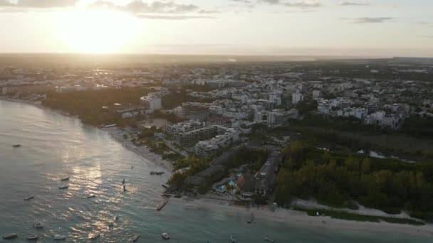 4k Aerial Video Honing in On Resort Pool at Sunset — Stock video