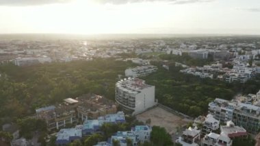 Karayipler 'deki Büyük Bir Otelin Çevresindeki 4k Hava Çemberi