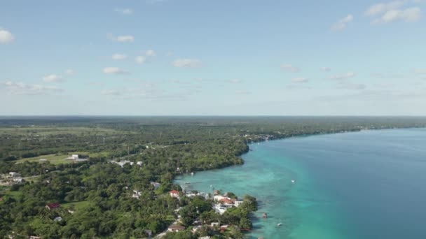 4k antenn panoramautsikt över kustlinjen i Crystal Clear Lake nära Belize — Stockvideo