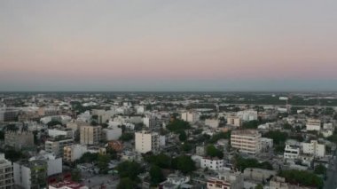 Gündoğumunda Meksika Karayiplerindeki Resort Town 'un Yükselen Manzarası