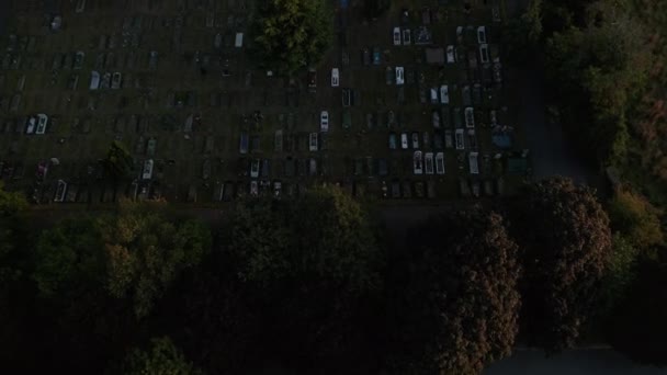 4k Aerial Vertical Shot Flying Over a Graveyard Surrounded by Trees — Stok Video