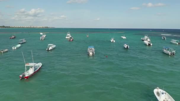 Flygbilder Cirkla en semesterort i bukten nära Cancun — Stockvideo