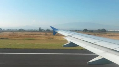 Guadalajara 'dan kalkan bir uçaktan 4k Manzaralı Şehir manzarası