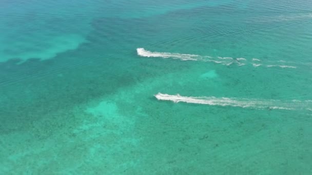 4k Aerial View Tracing Two Jet Skis Racing through Aqua Blue Caribbean Water — Stock Video