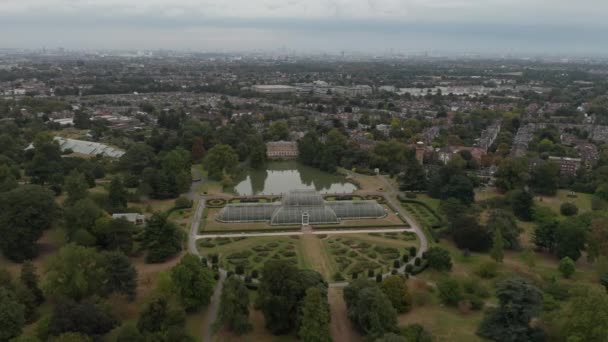 Circling The Palm House in Kew Gardens - Σχεδιασμένο από τον Charles Lanyon 1840 — Αρχείο Βίντεο