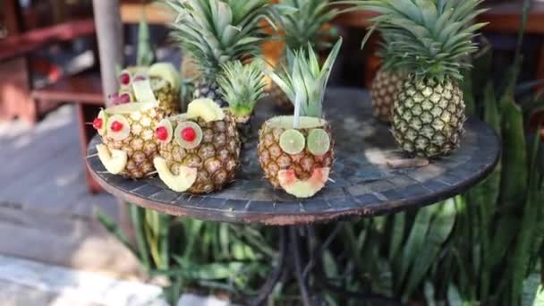 Video of Natural Pineapples Decorated Like Faces in a Restaurant in Mexico — Stock Video