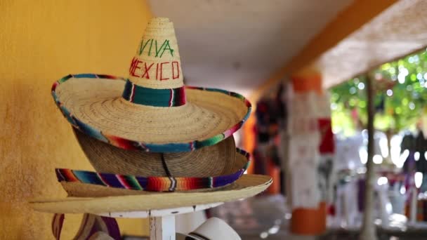 Video kroužící kolem tradiční mexické Sombrero se slovy Viva Mexiko — Stock video