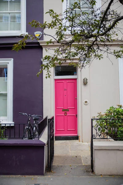 Pink door on a cream color British house — Stock Photo, Image