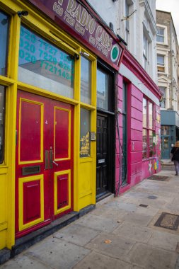 Notting Hill, Londra 'daki bir radyo araba işinin ön tarafı.