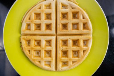 Yukardan taze yuvarlak waffle.