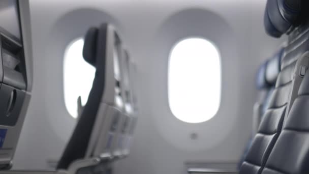 Empty row of dark blue seats inside an airplane — Stock Video