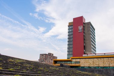 Meksika üniversitesinden binalar ve taş merdivenler