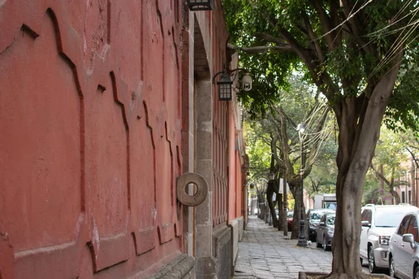 Mur rouge d'un vieux bâtiment de Mexico — Photo