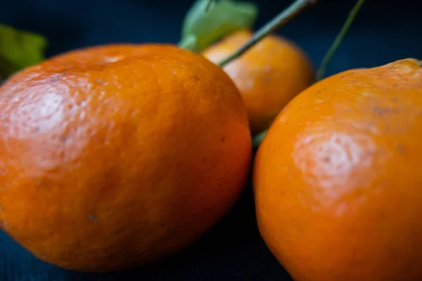 Tangerines isolated on a table with dark tablecloth — Stock Photo, Image